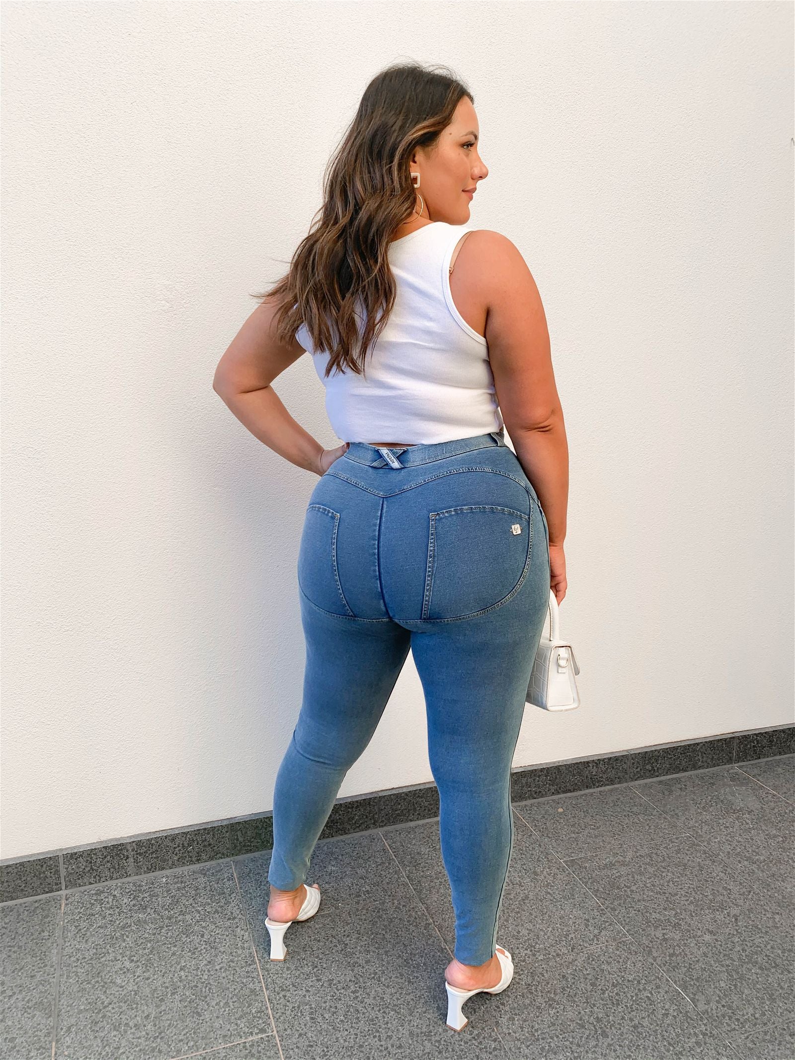 WR.UP® Curvy Denim - High Waisted - Full Length - Light Blue + Yellow Stitching 1