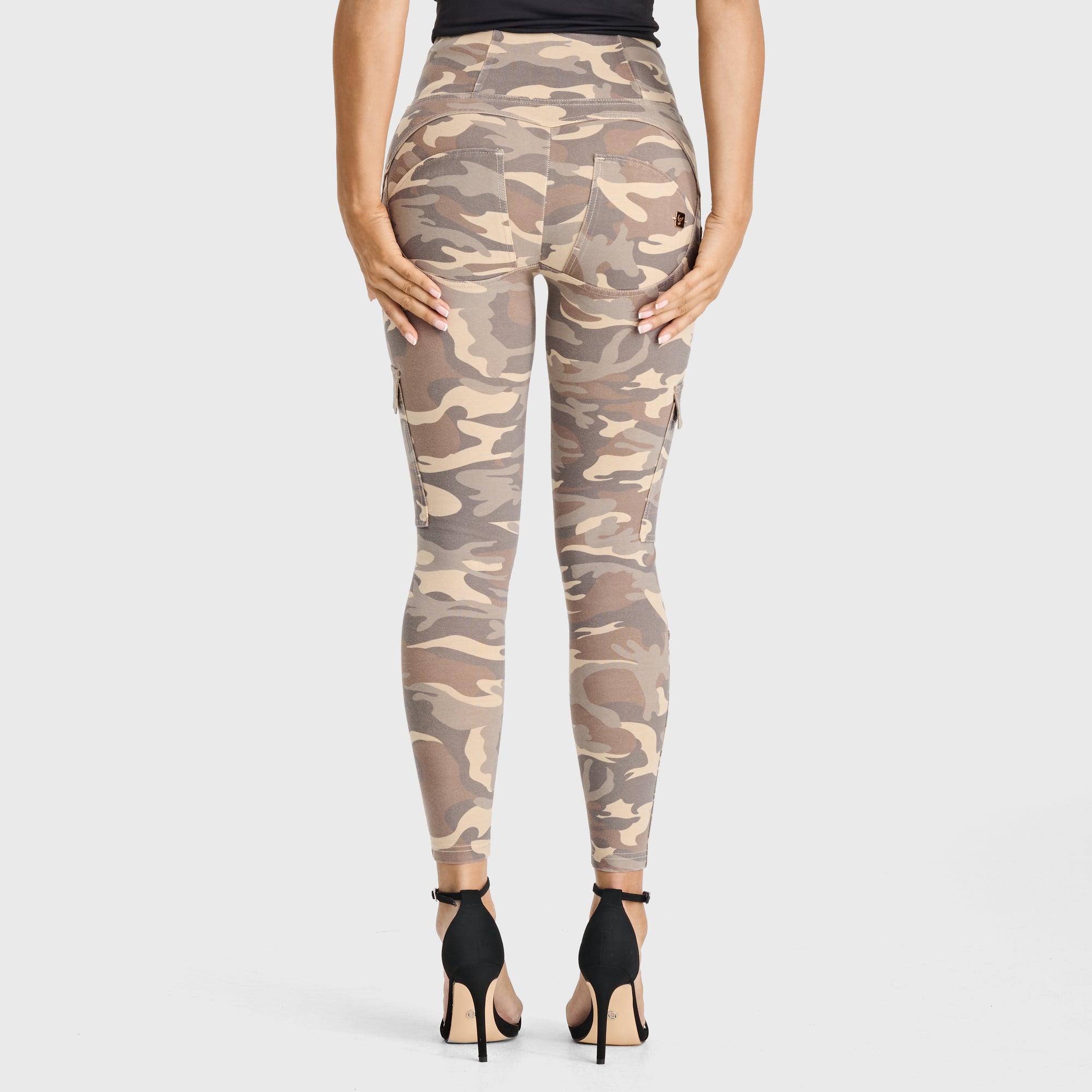 WR.UP® Cargo Fashion - High Waisted - 7/8 Length - Sand Camo