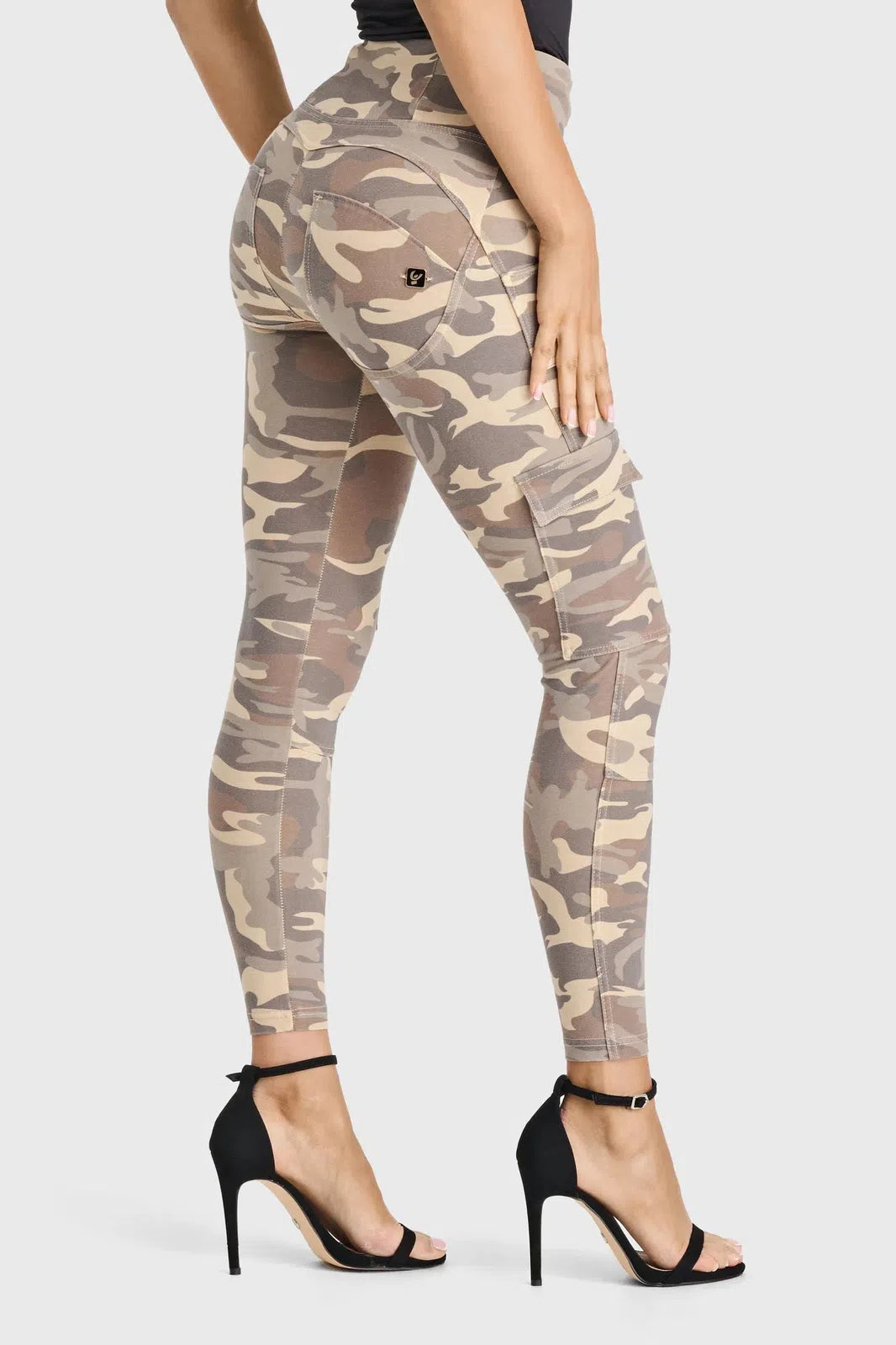 WR.UP® Cargo Fashion - High Waisted - 7/8 Length - Sand Camo 1