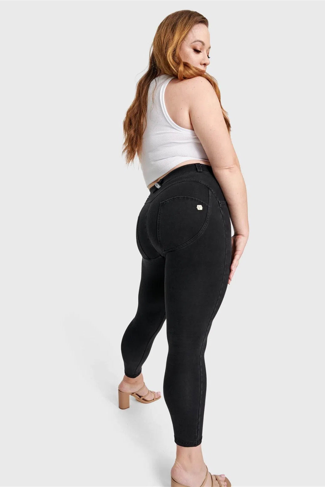 WR.UP® Curvy Denim - High Waisted - 7/8 Length - Black + Black Stitching 3