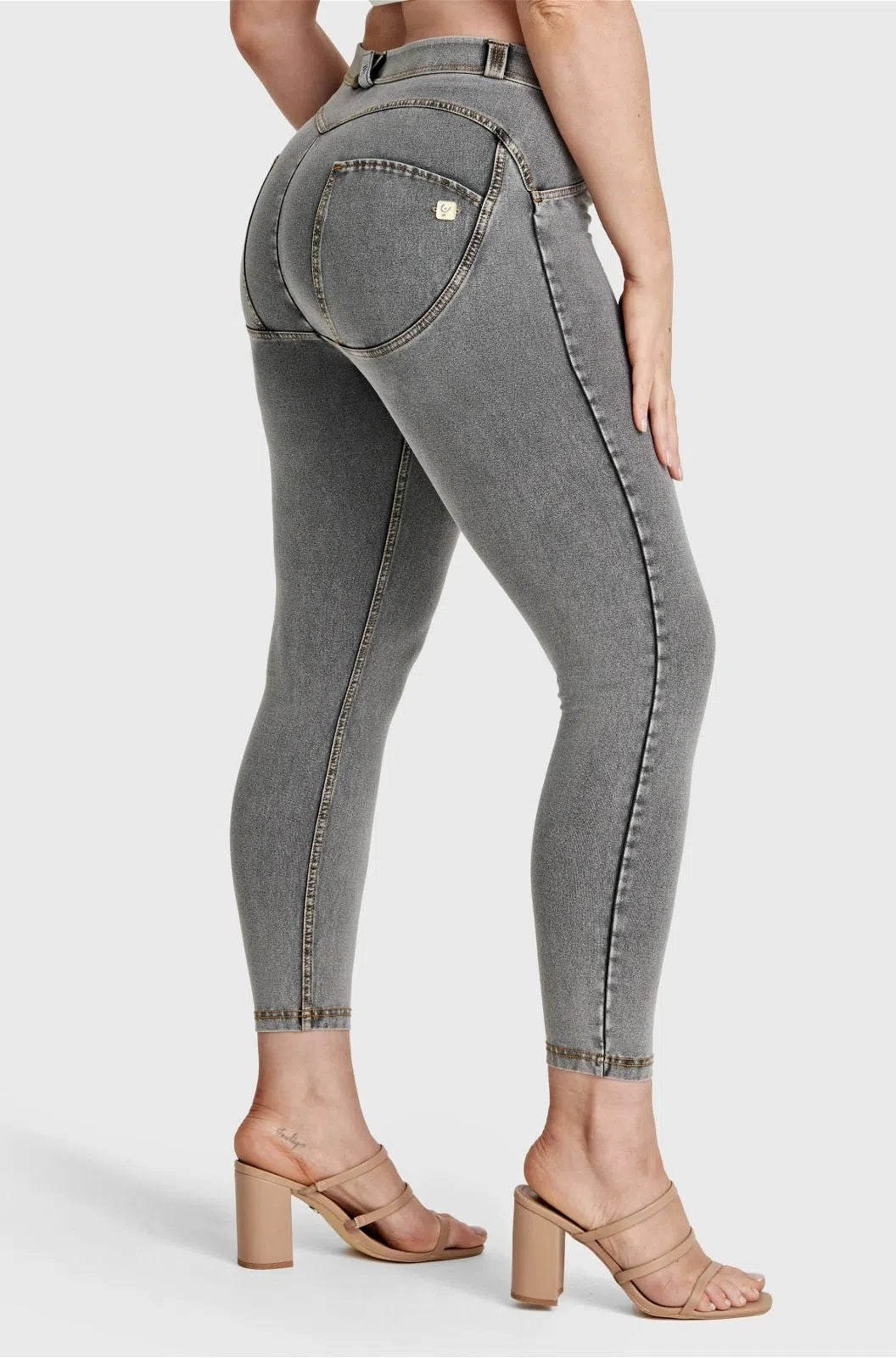 WR.UP® Curvy Denim - High Waisted - 7/8 Length - Grey + Yellow Stitching