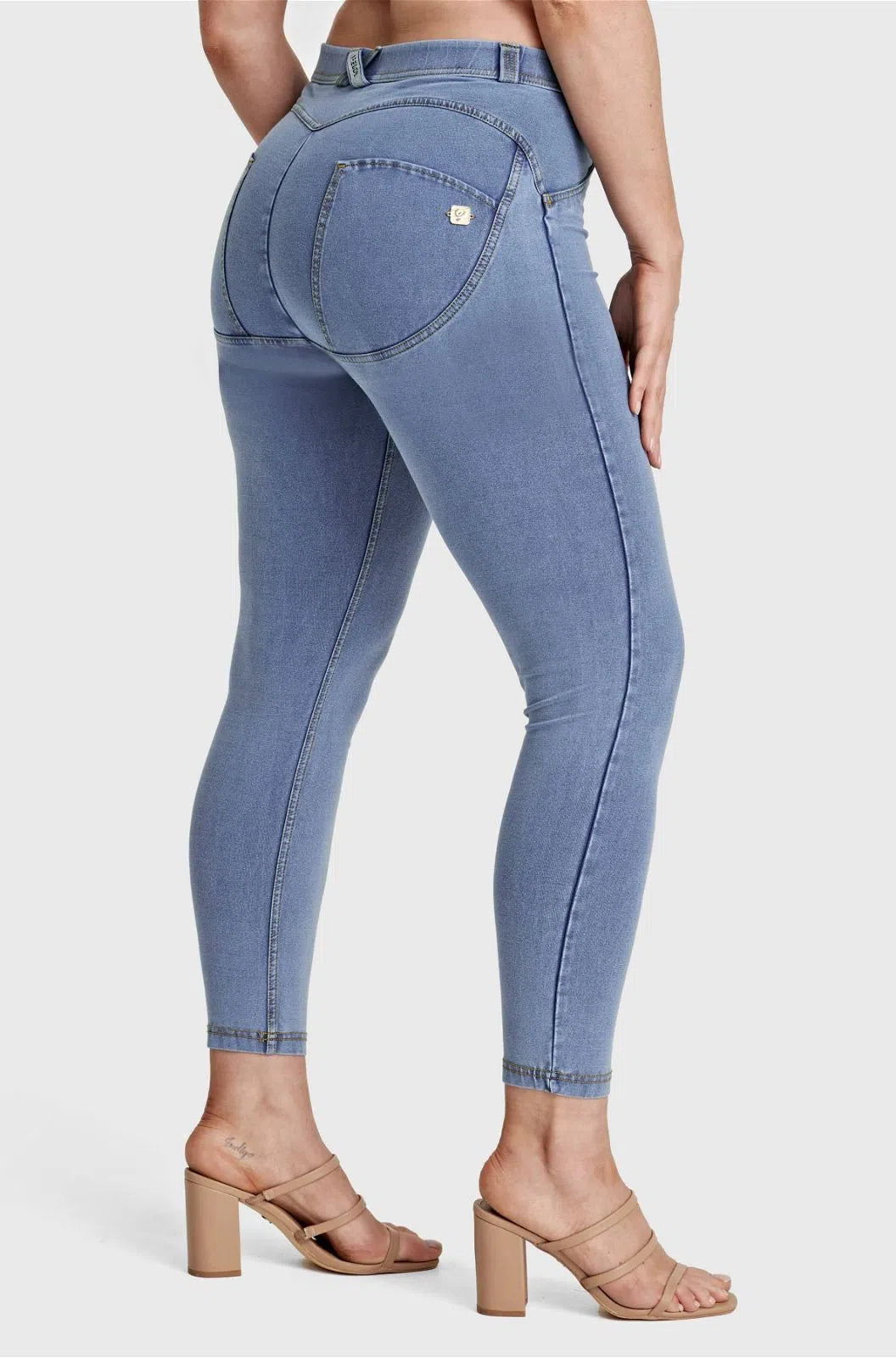 WR.UP® Curvy Denim - High Waisted - 7/8 Length - Light Blue + Yellow Stitching