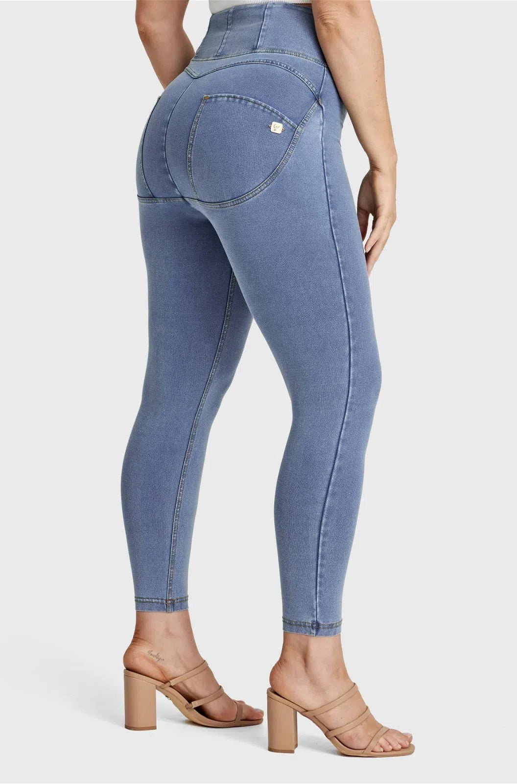 WR.UP® Curvy Denim - Zip High Waisted - 7/8 Length - Light Blue + Yellow Stitching