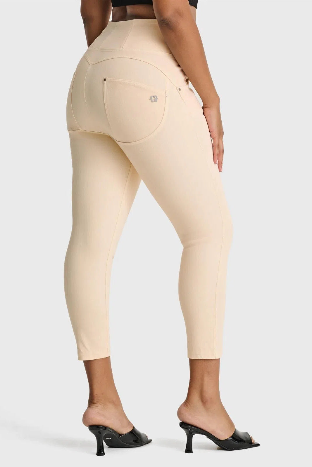 WR.UP® SNUG Curvy Jeans - High Waisted - 7/8 Length - Ivory 1