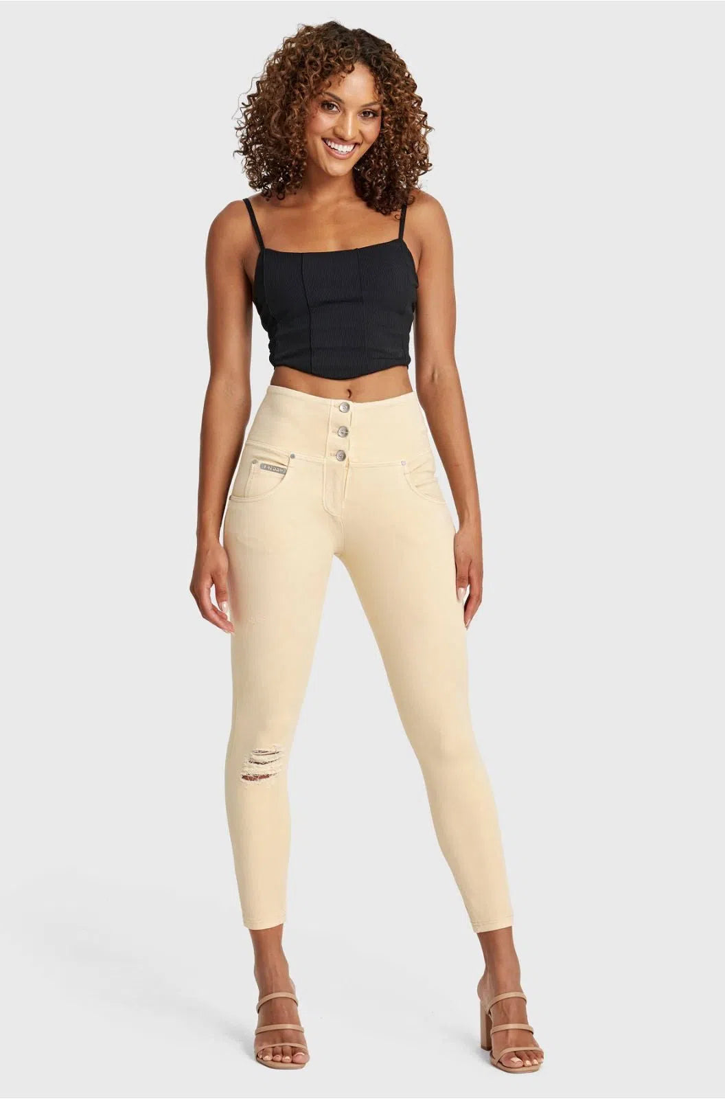 WR.UP® SNUG Distressed Jeans - High Waisted - 7/8 Length - Beige