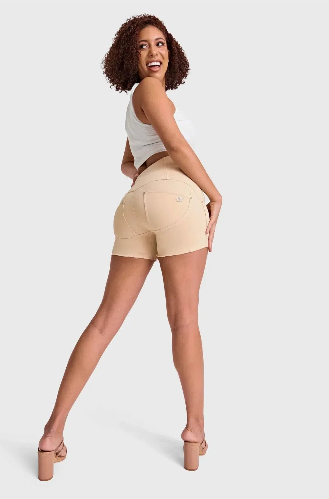 WR.UP® SNUG Jeans - 3 Button High Waisted - Shorts - Beige